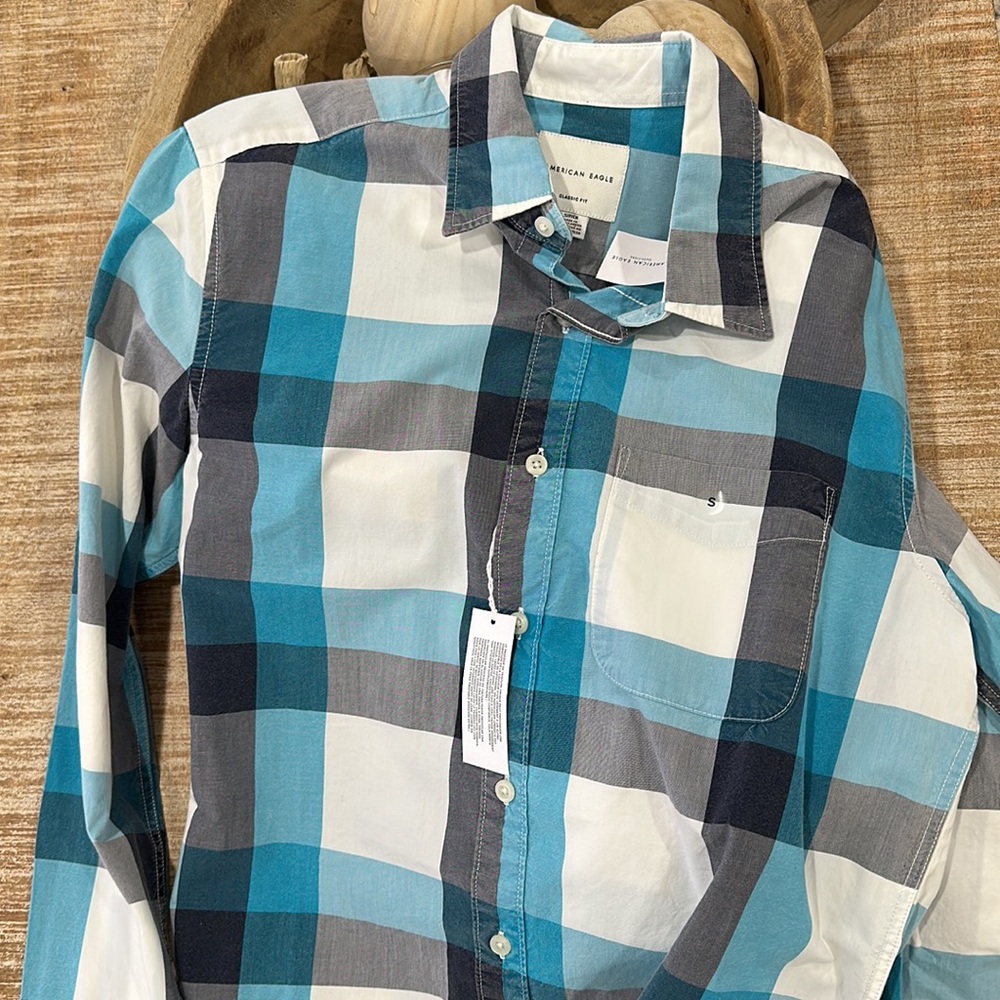 NWT MENS American eagle shirt 💚